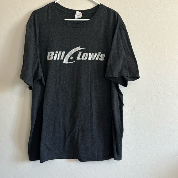 Men’s BILL LEWIS tee ✨$5 items B1G1 FREE!✨ - Picture 1 of 4
